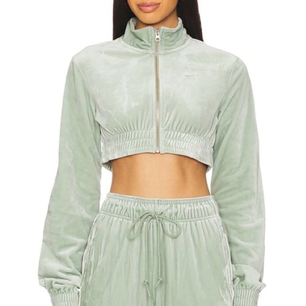 Nike NWT Cropped Velour Full-Zip Top Long Sleeve Velvet Green